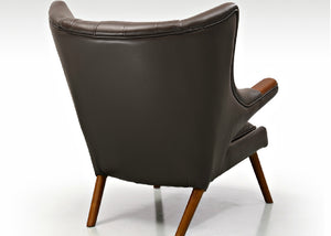 Wegner Lyx Chair with Feet Rest